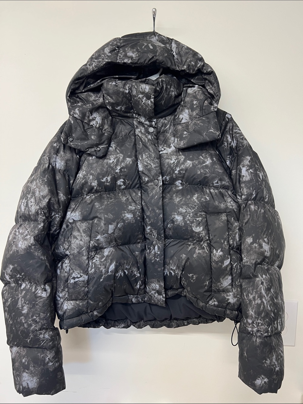 Women’s Lululemon puffer jacket.